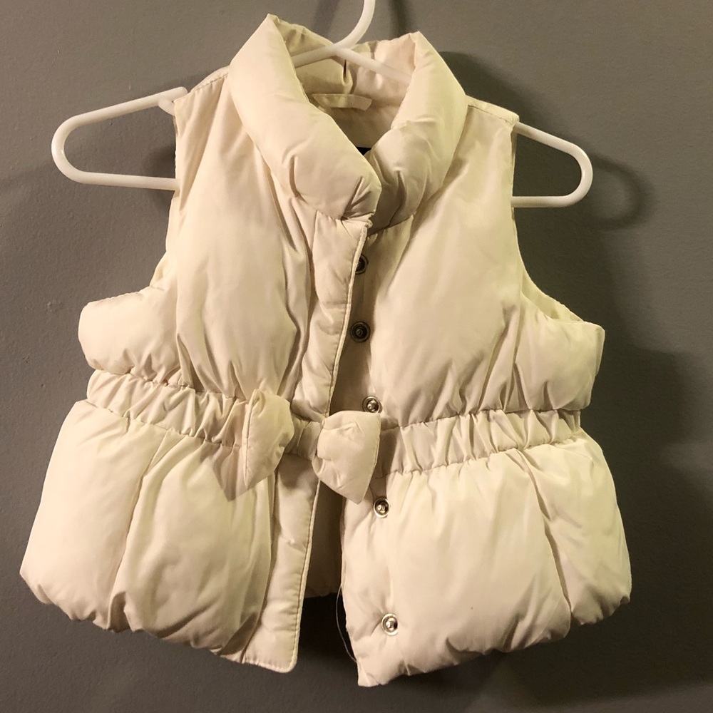 Sweet baby girls puffer best with bow detail